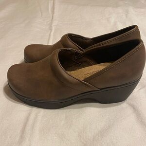 Dr. Sholls Bernice clog shoes